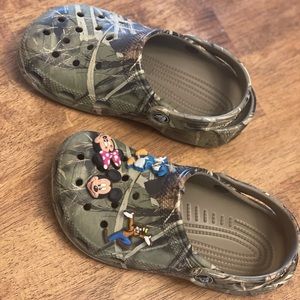 Juniors size 1 Camouflage Realtree Crocs. Like New Condition.